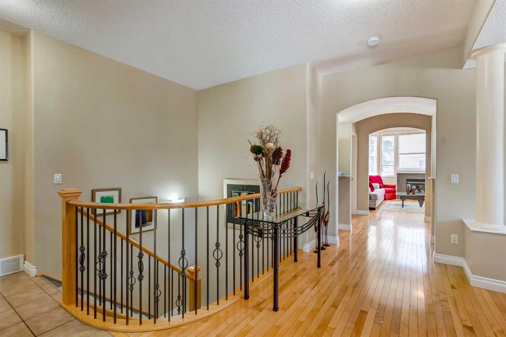 Additional image 3 of 8 Straddock Villas SW, Calgary, AB, T3H 5C7