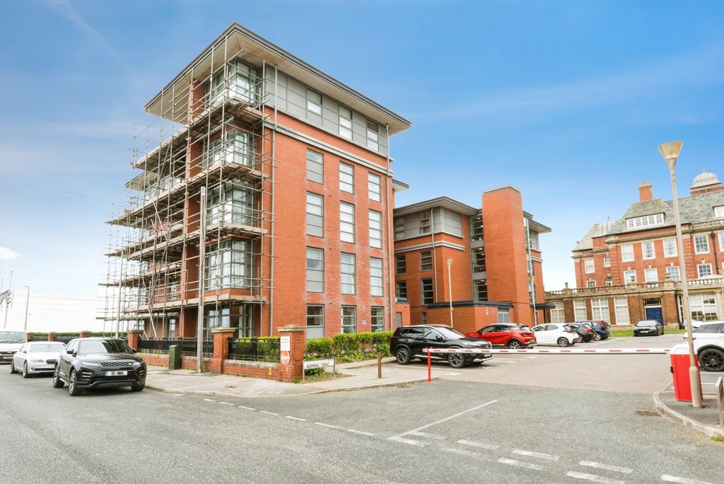 2 bed flat for saleQueens Promenade, Blackpool, Lancashire FY2