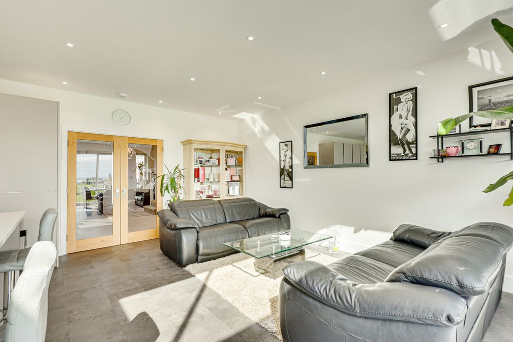 Additional image 19 of 4 bed detached house for saleCastle Road, Benfleet SS7