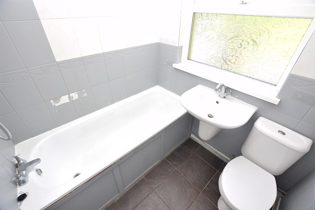 Additional image 6 of 2 bed flat for saleGoad Avenue, Chatham ME5