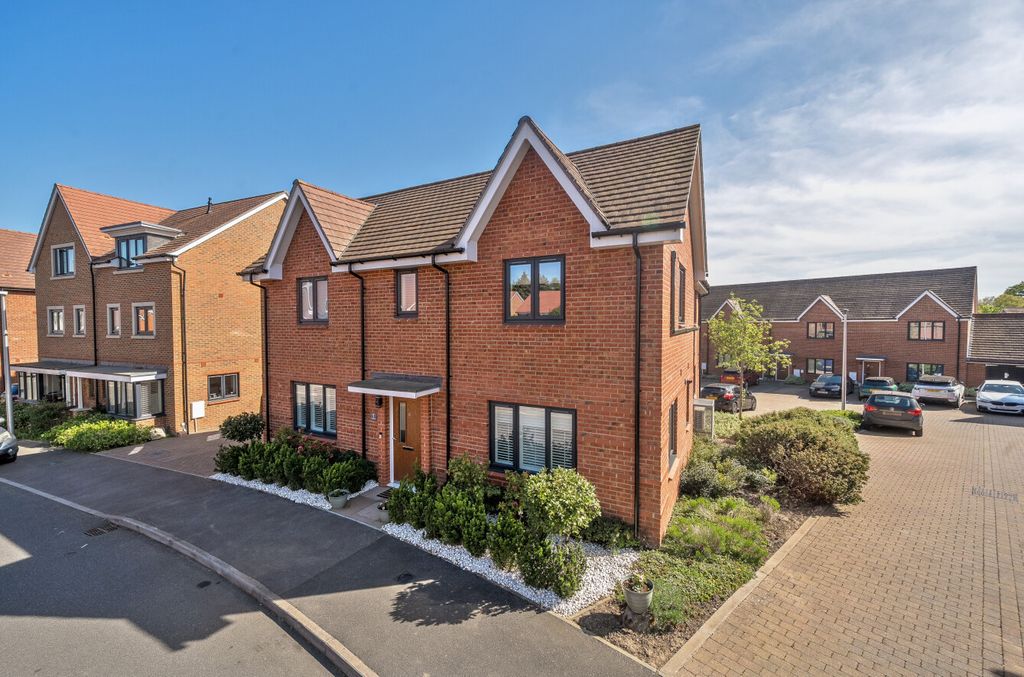 Additional image 24 of 3 bed detached house for saleQuiller Avenue, Arborfield Green, Reading, Berkshire RG2