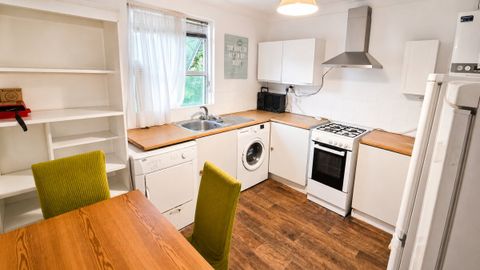 Ash Grove, Cricklewood NW2