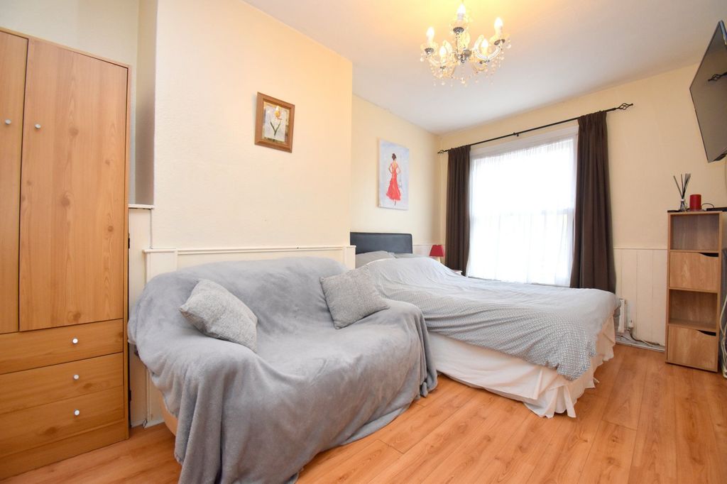 Additional image 10 of 4 bed flat for saleMarket Square, Biggleswade SG18