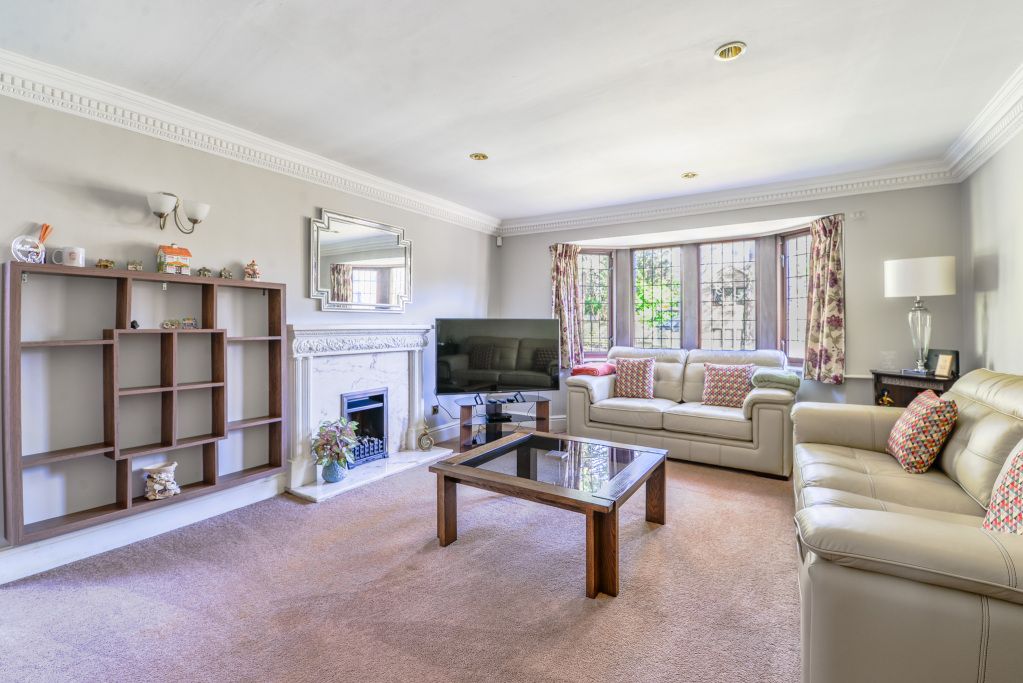 6 bed detached house for saleStonegate, Bingley BD16 photo 2