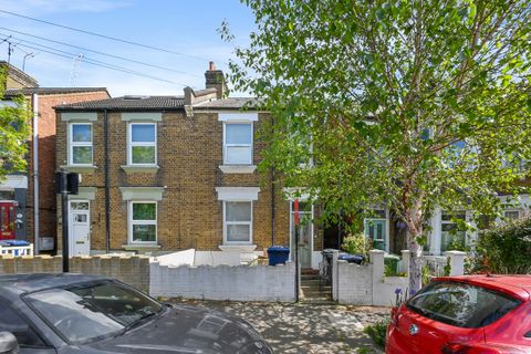 Wells House Road, North Acton, 6 NW10