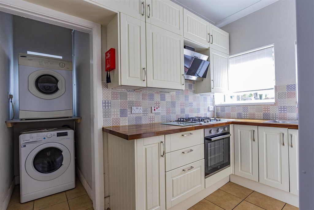 Additional image 3 of 3 bed flat for saleNewport Road, Roath CF24