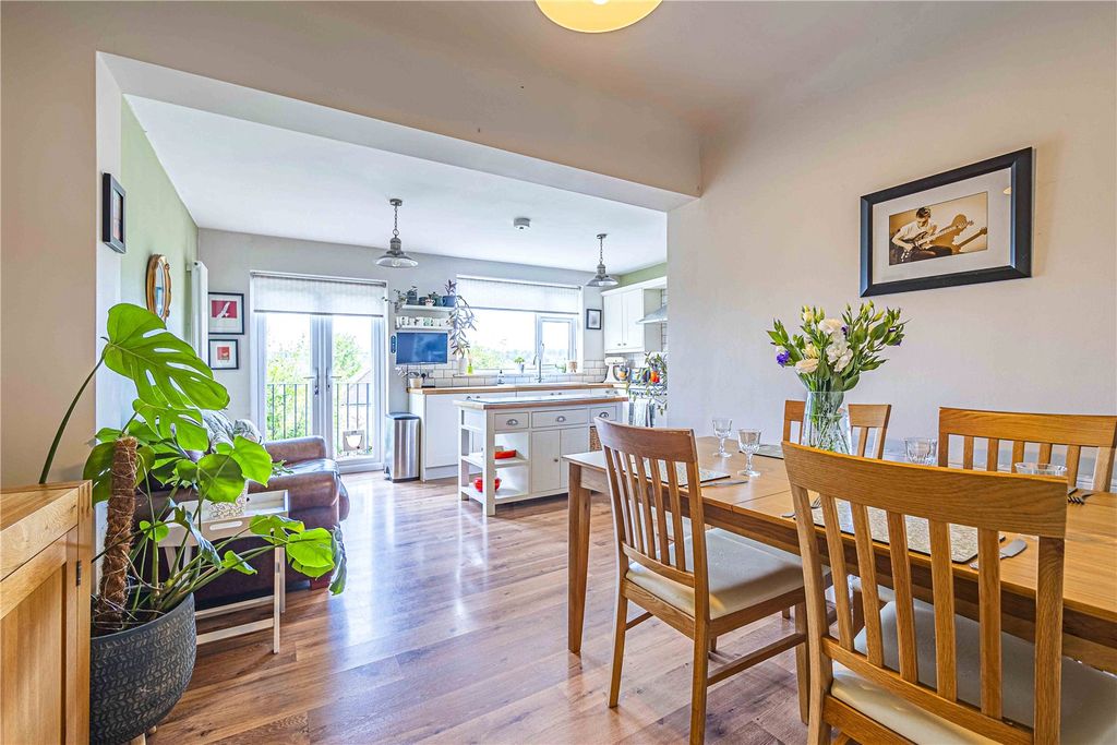 Additional image 6 of 3 bed semi-detached house for saleMeadow Road, Berkhamsted, Hertfordshire HP4