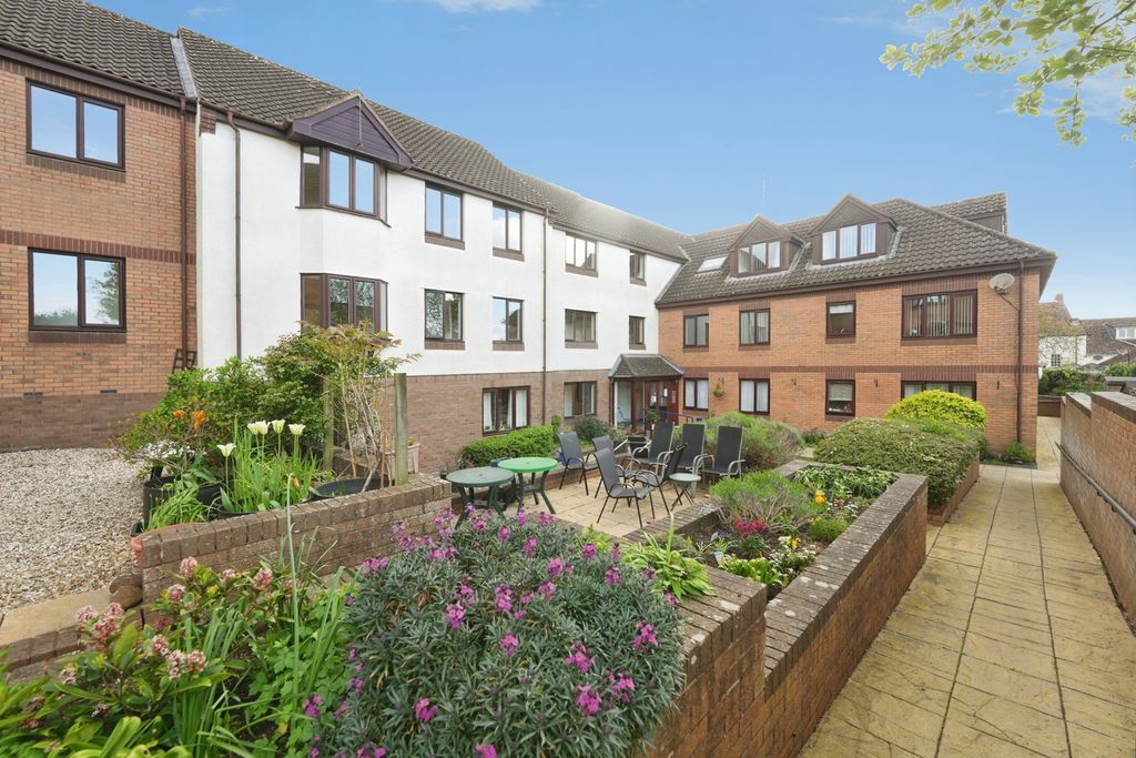 2 bed flat for saleTanners Court, Thornbury BS35