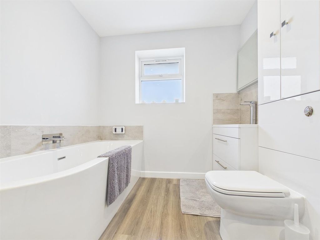Additional image 17 of 4 bed detached house for saleLangdon Avenue, Bedgrove, Aylesbury HP21