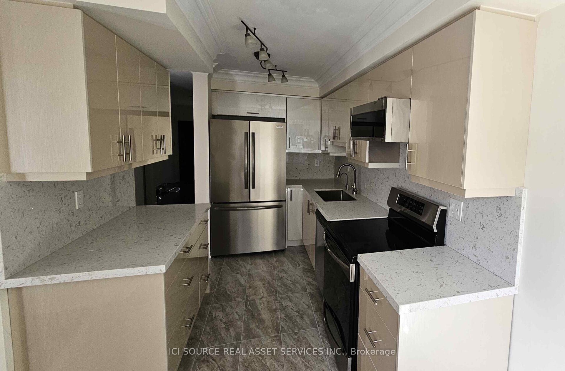 Additional image 2 of 11 Levellands Crescent, Richmond Hill, ON, L4B 0A5