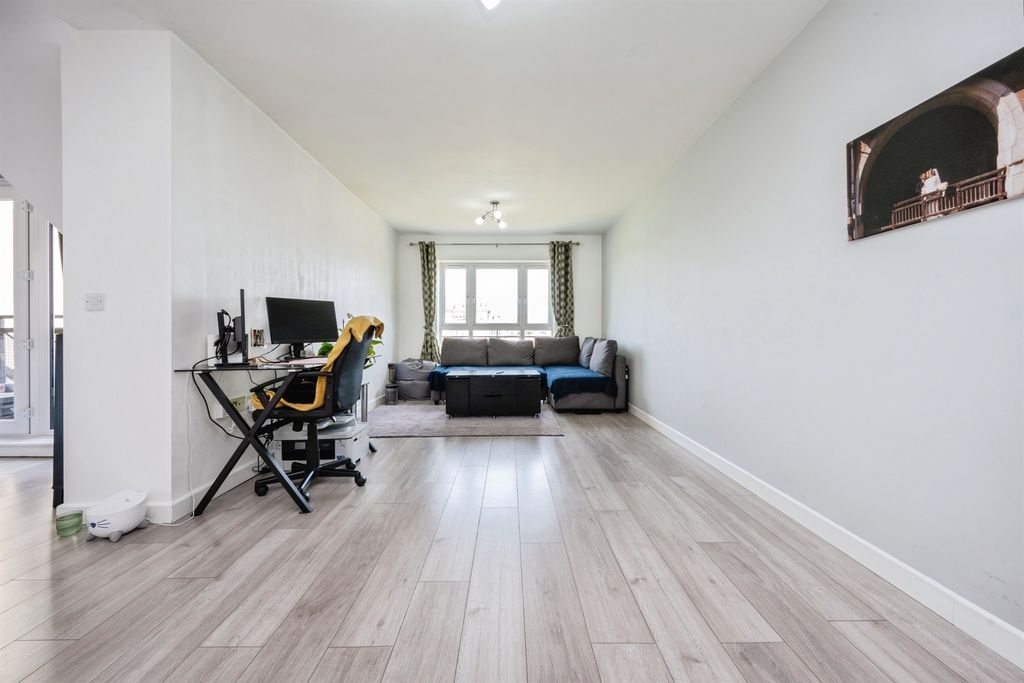 Additional image 6 of 2 bed flat for salePalgrave Road, Bedford MK42