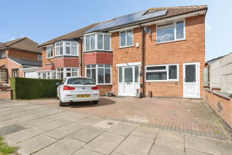 Woodnewton Drive, Leicester LE5
