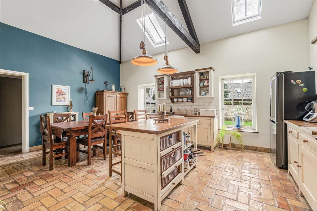 Additional image 2 of 4 bed property for saleQueens Avenue, Bicester OX26