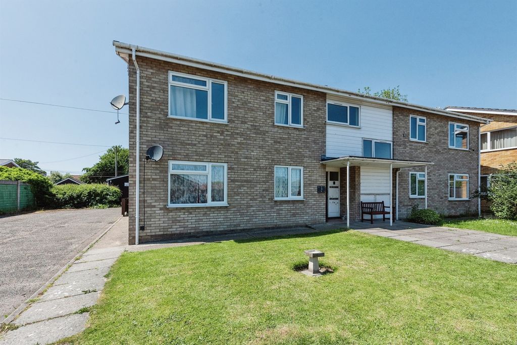 2 bed flat for saleJennings Way, Diss IP22