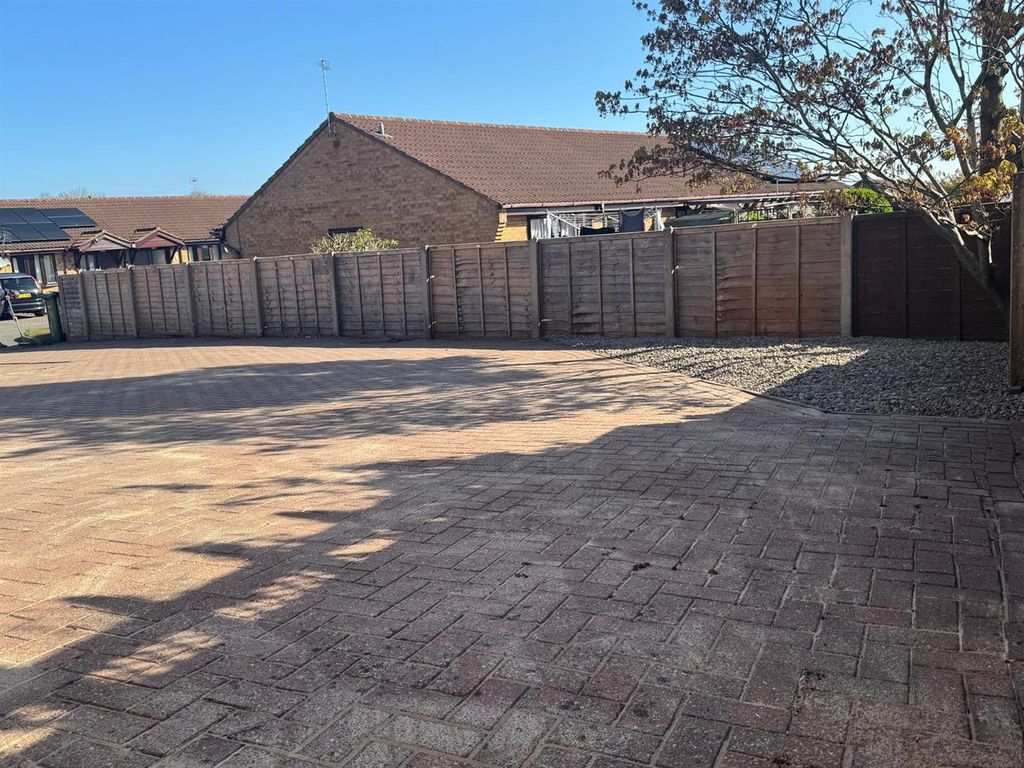 3 bed property for saleDamson Tree Close, Bromyard HR7 photo 2