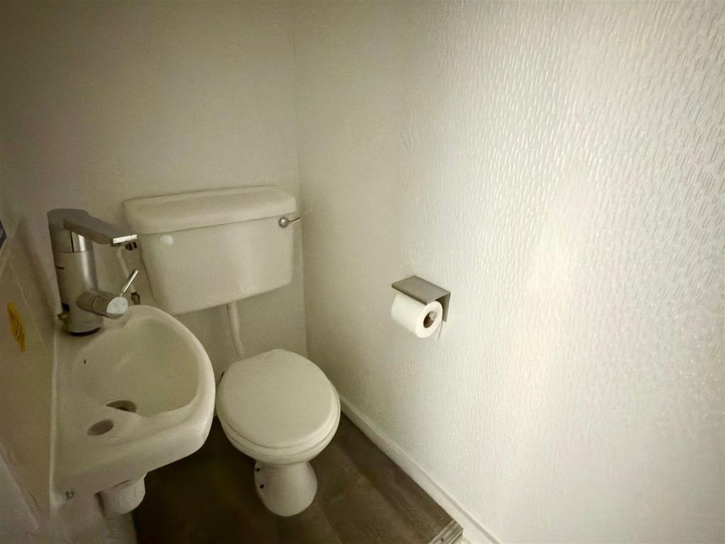 Additional image 10 of 2 bed flat for saleLondon Road South, Lowestoft NR33