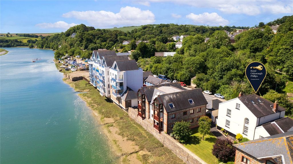 Additional image 3 of 3 bed flat for saleNew Road, Bideford, Devon EX39