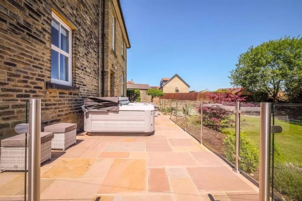 Additional image 31 of 4 bed detached house for saleThe Mount, Lightcliffe Road, Brighouse HD6