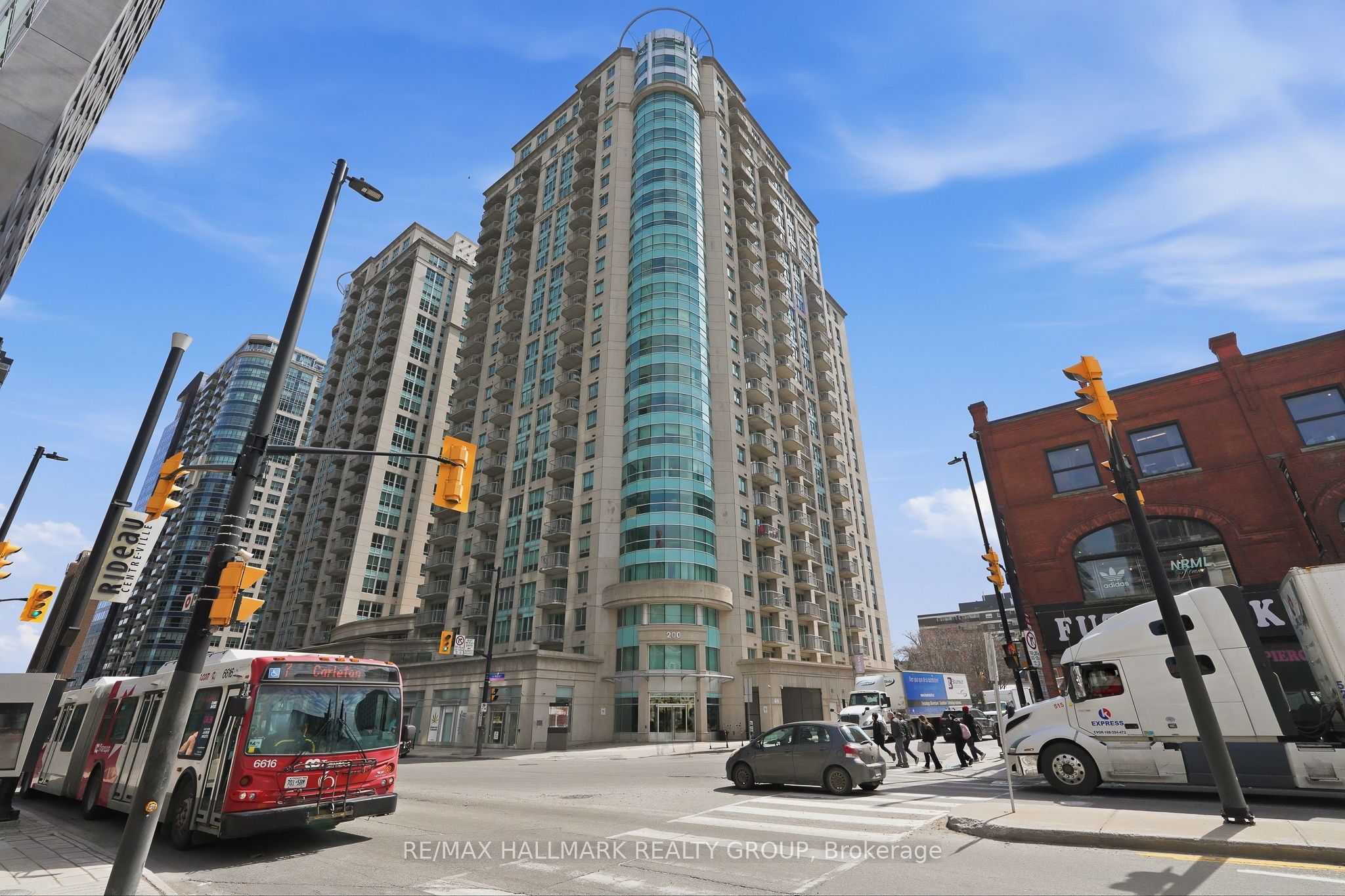 809-200 Rideau Street, Ottawa, ON, K1N 5Y1