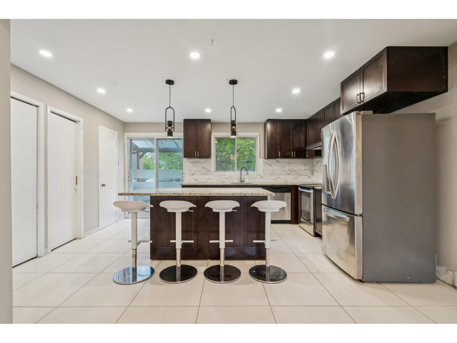 4892 Rue Fox