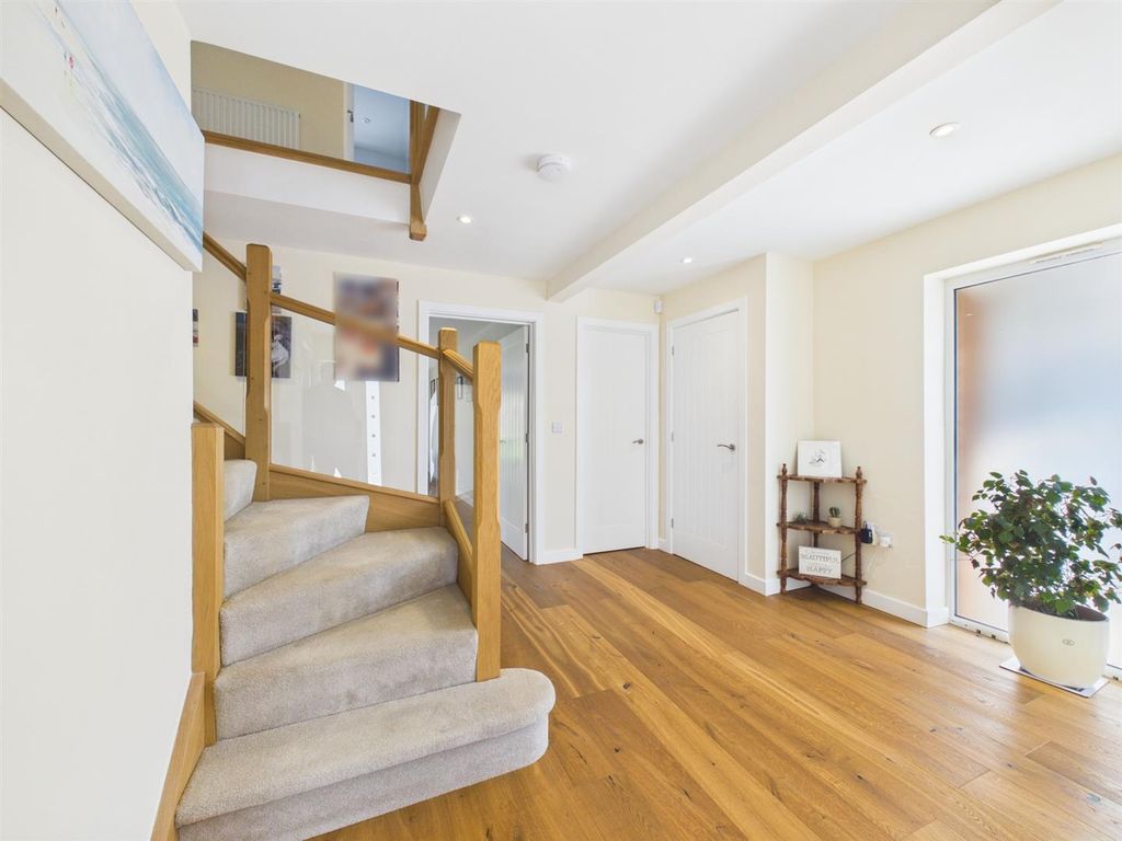 Additional image 3 of 4 bed detached house for saleLangdon Avenue, Bedgrove, Aylesbury HP21