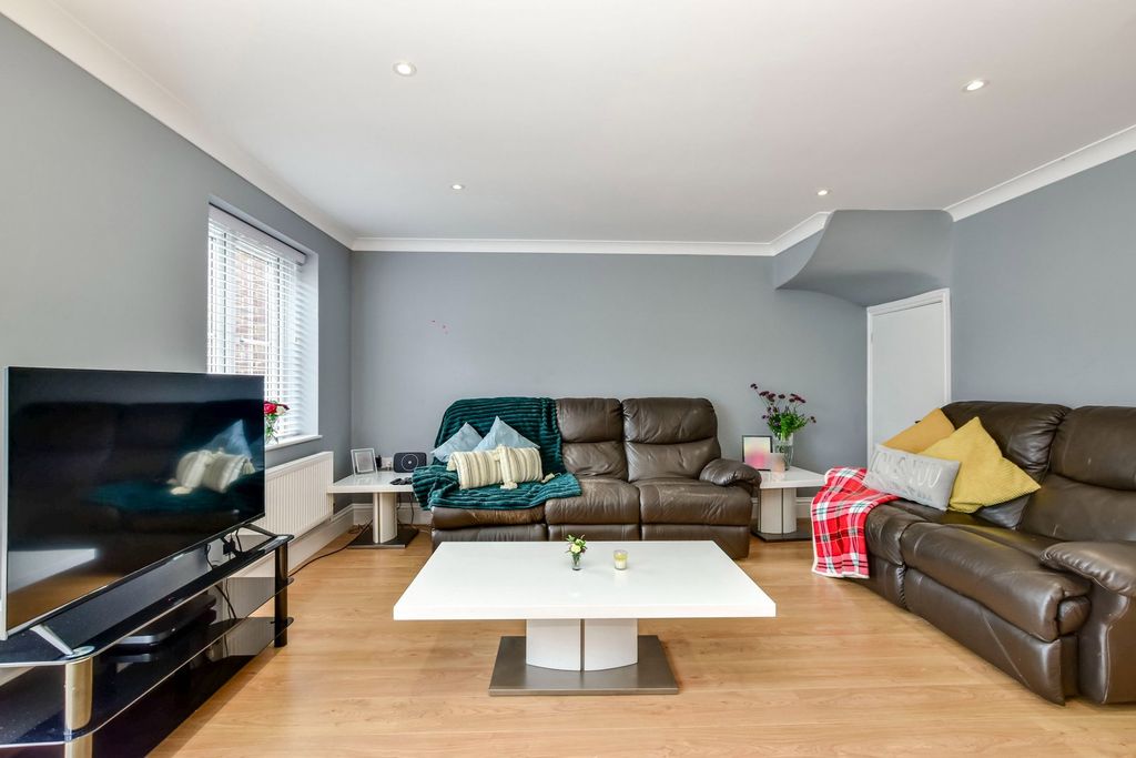 Additional image 7 of 4 bed semi-detached house for salePopes Road, Abbots Langley WD5