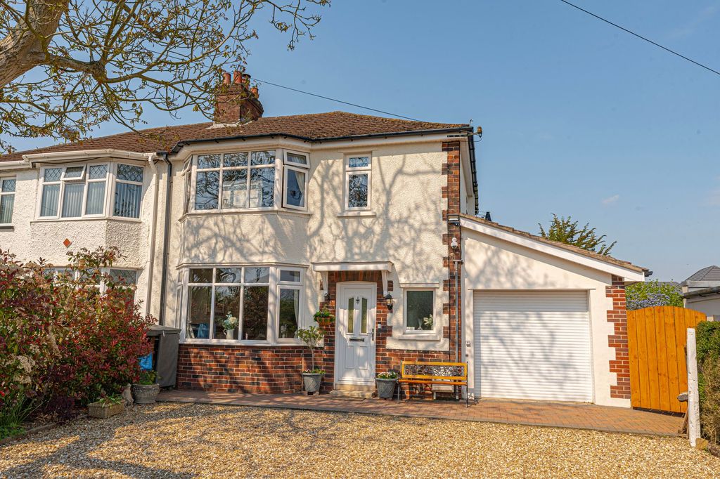 3 bed semi-detached house for saleCot Hill, Llanwern NP18