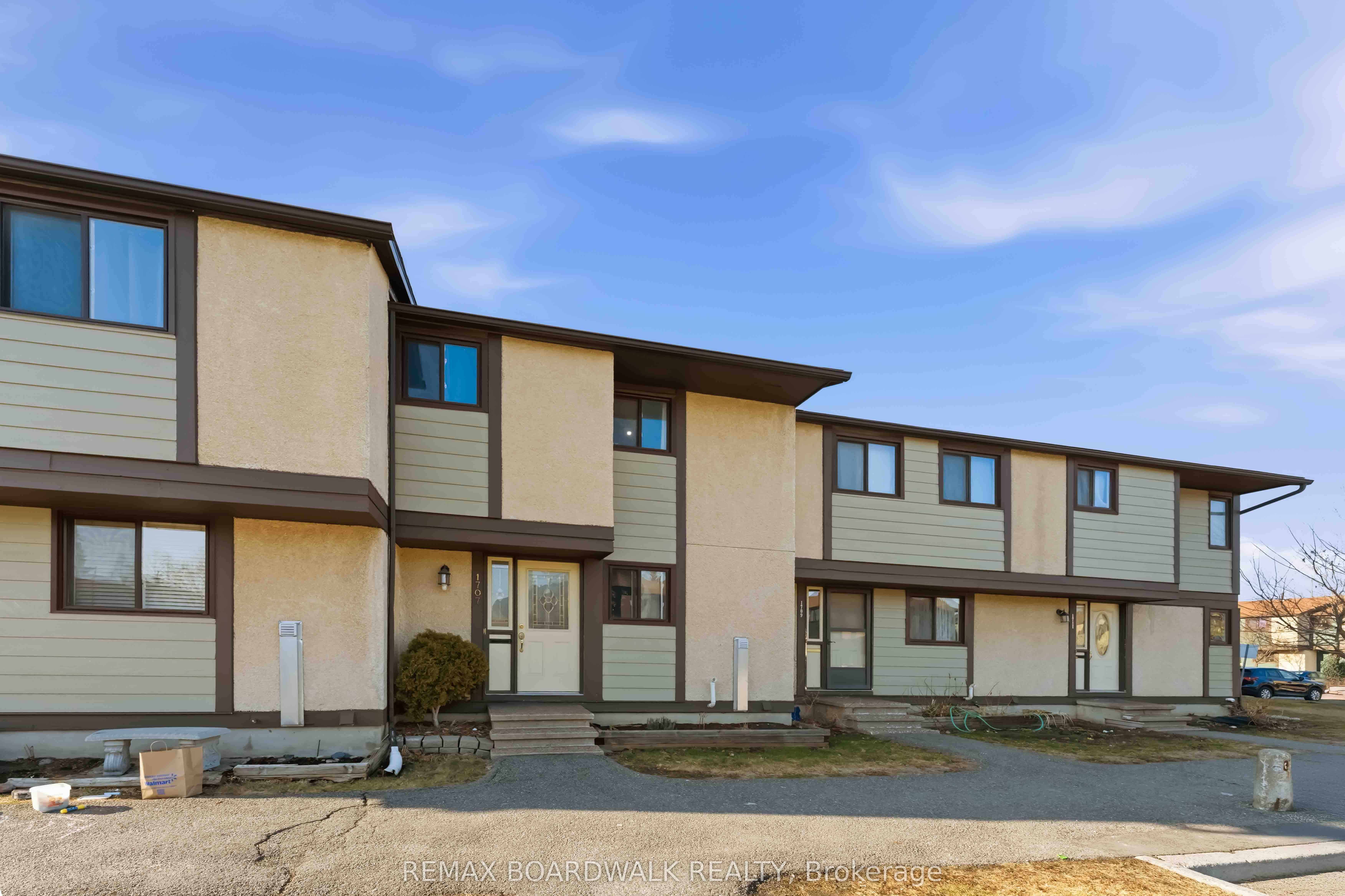 1707 Meadowbrook Road, Ottawa, ON, K1B 4W6