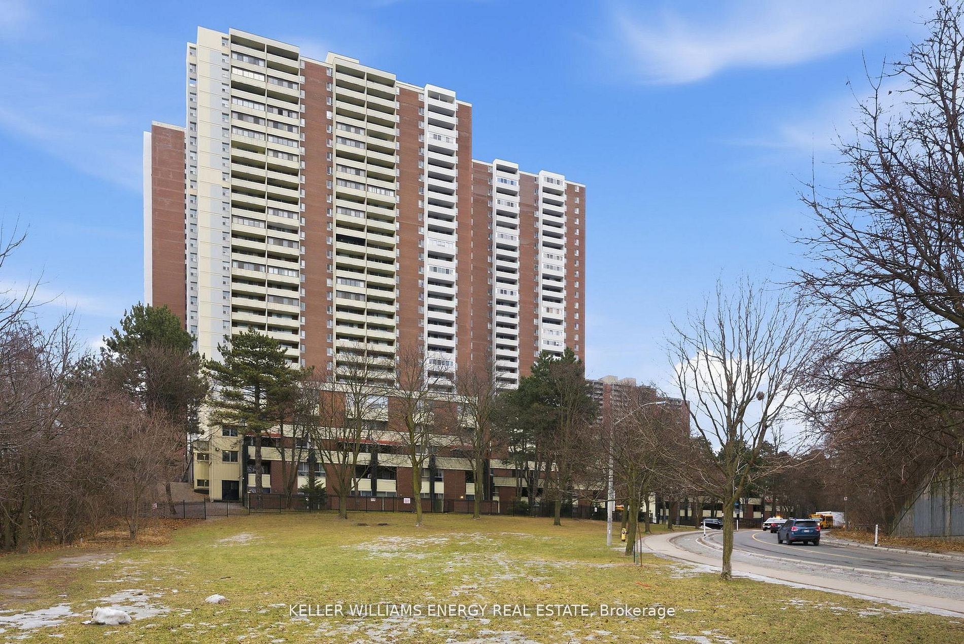 1514-1 Massey Square, Toronto, ON, M4C 5L4
