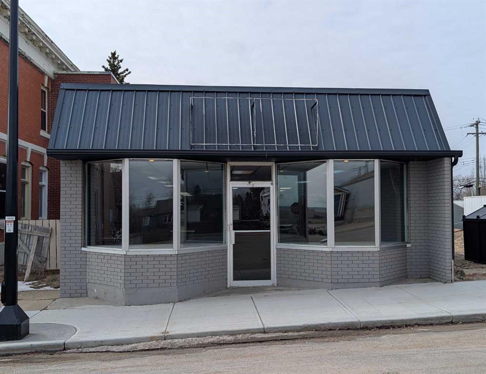 305 Main Street, Trochu, AB, T0M2C0