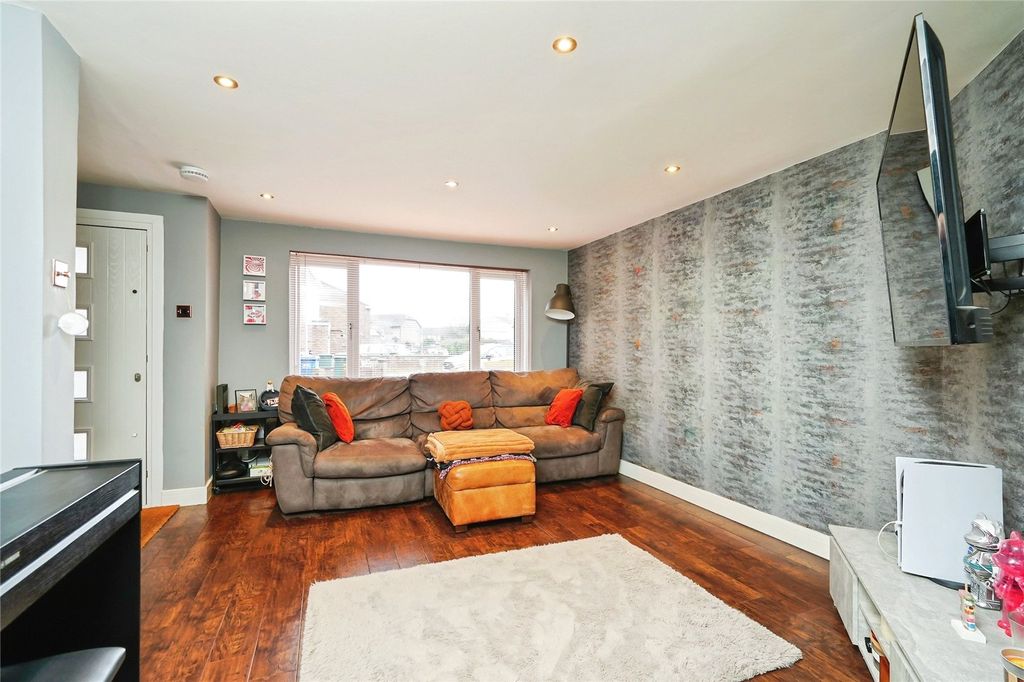 Additional image 13 of 3 bed semi-detached house for saleChichester Close, Bicester, Oxfordshire OX26