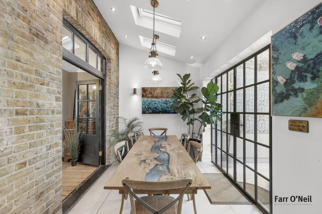 Additional image 15 of 4 bed semi-detached house for saleRussell Road, Buckhurst Hill IG9