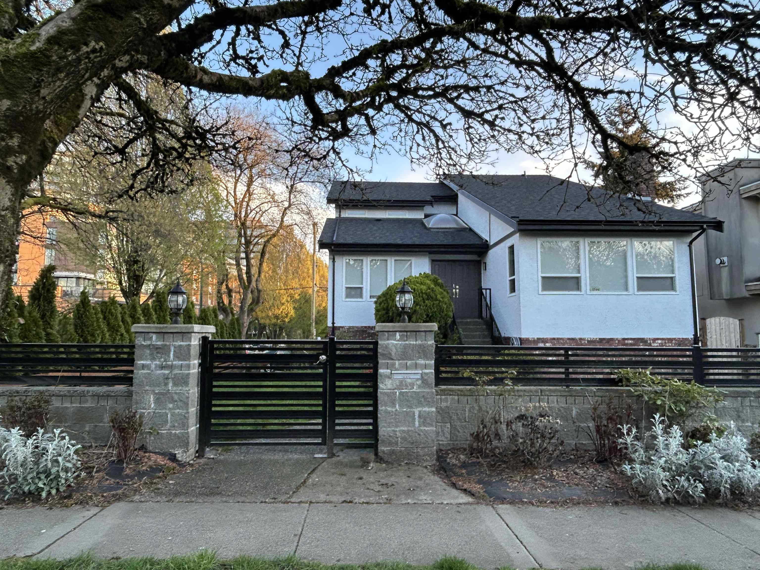1544 68th Avenue W, Vancouver, BC, V6P 2V5