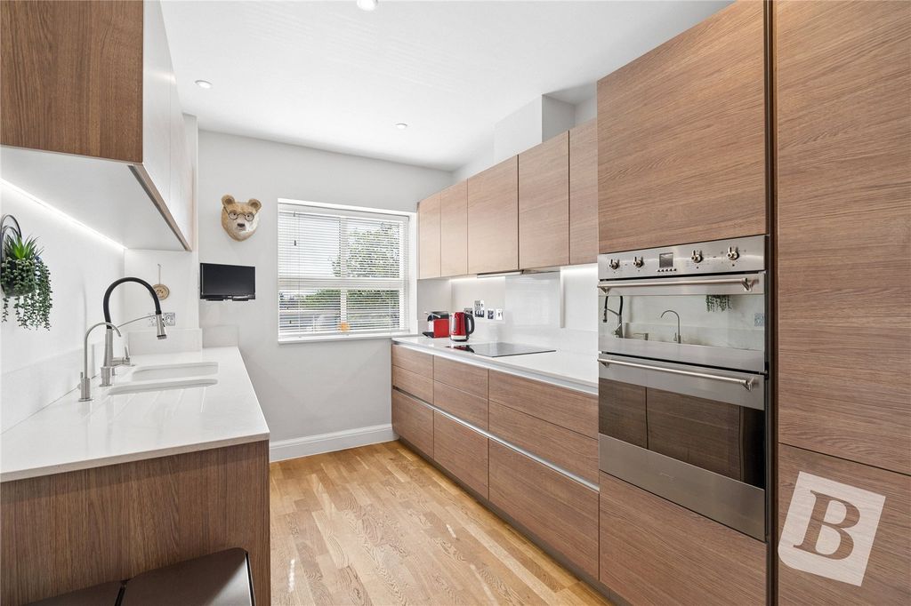 Additional image 3 of 2 bed flat for saleDeyncourt Gardens, Upminster RM14