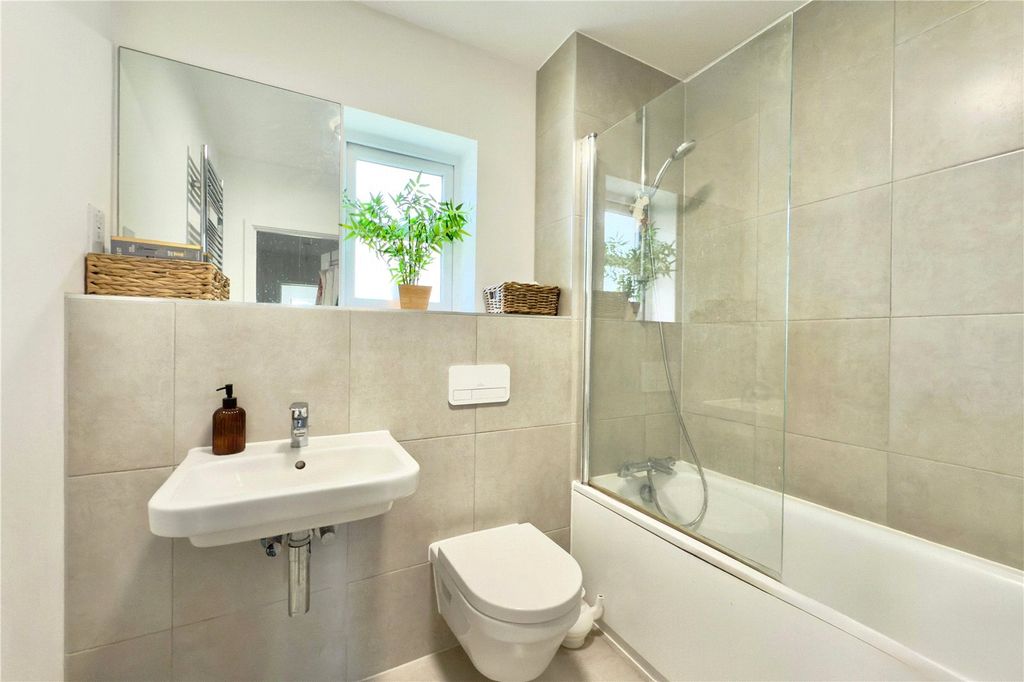 2 bed flat for saleFerard Corner, Warfield, Bracknell, Berkshire RG42 photo 5