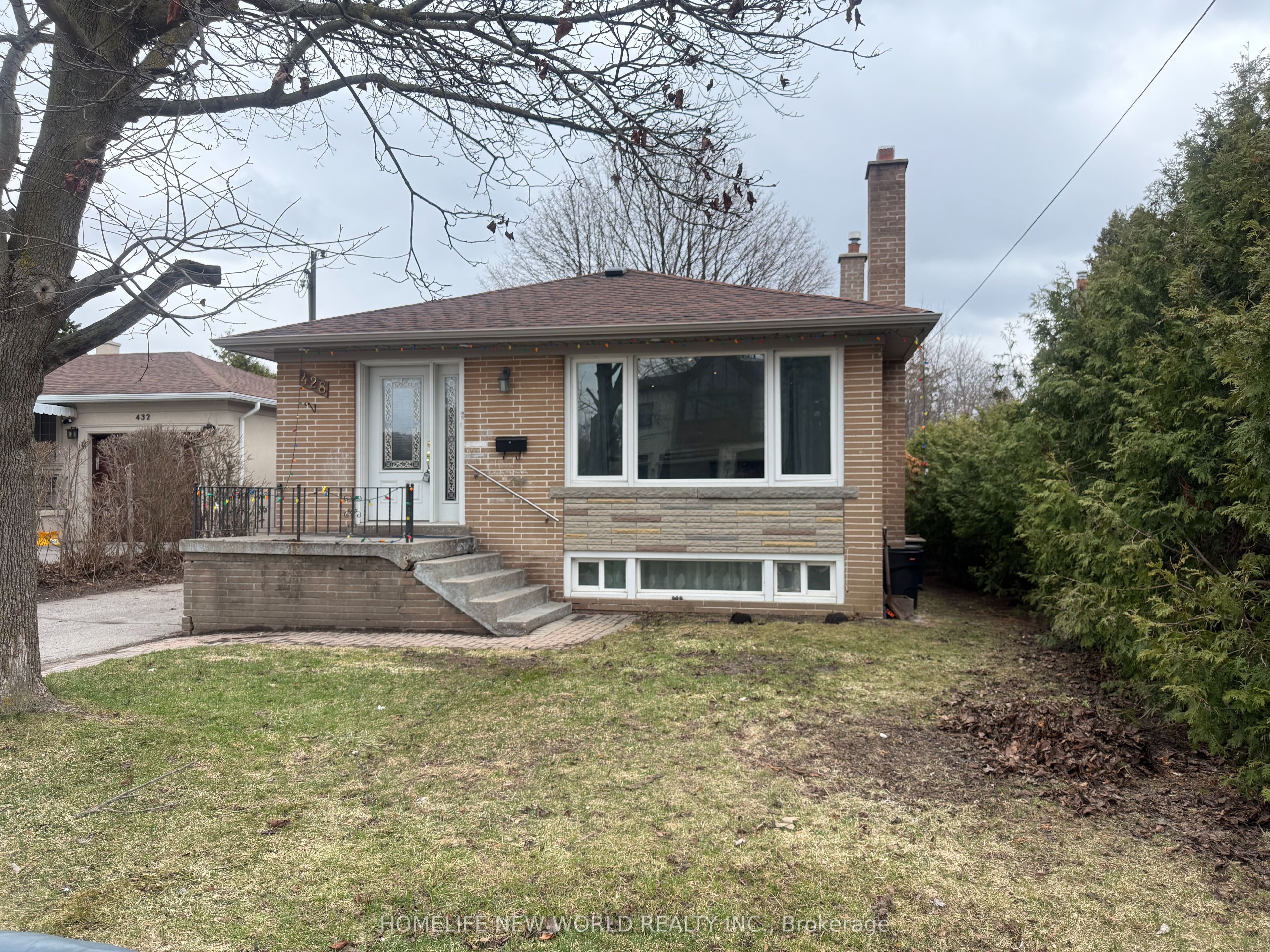 Main FL-428 Palmer Avenue, Richmond Hill, ON, L4C 1R1