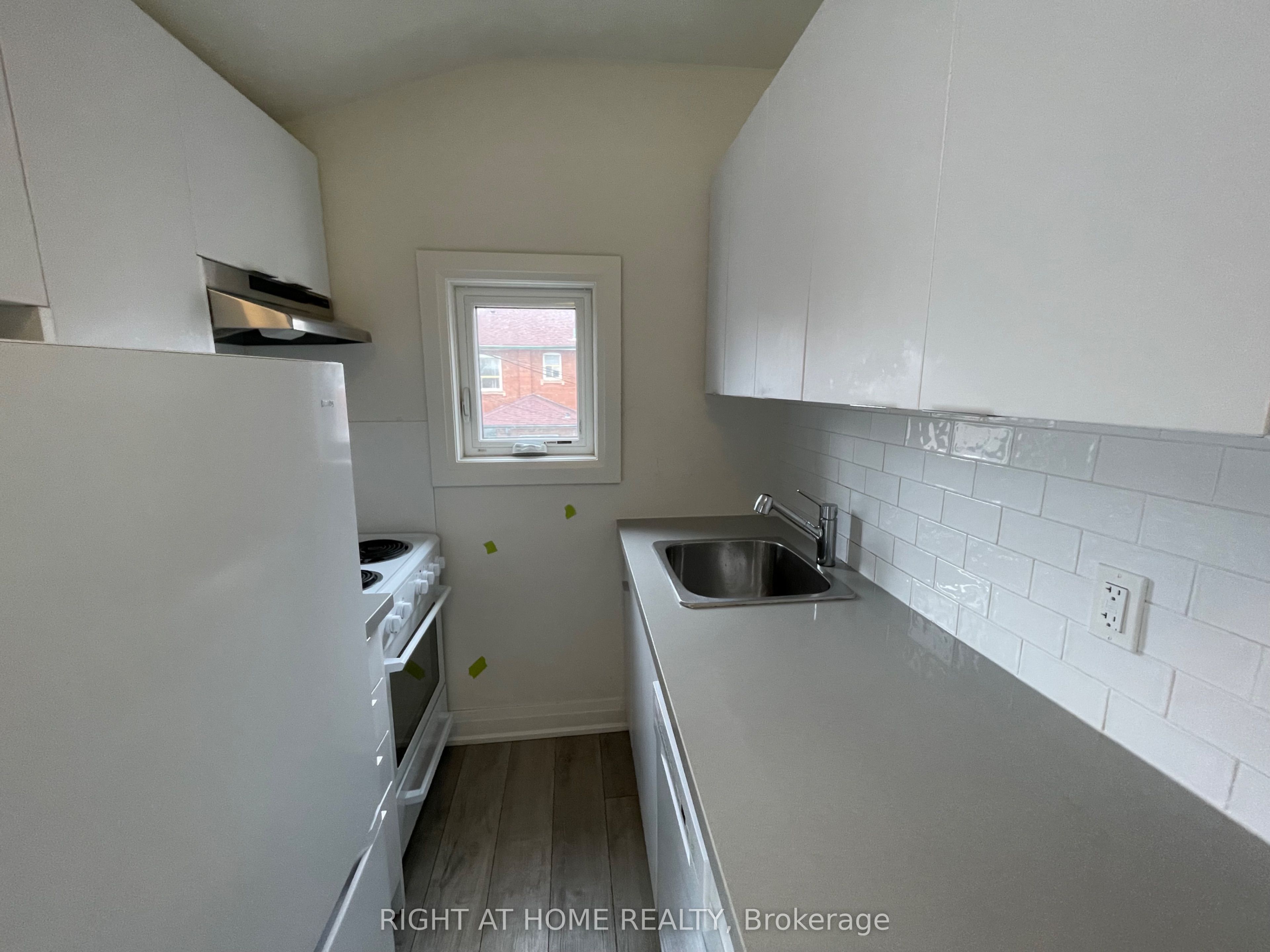 Additional image 3 of Upper-380 Northcliffe Boulevard, Toronto, ON, M6E 3L1