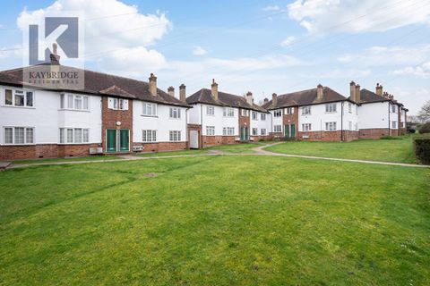 Alberta Avenue, Cheam SM1