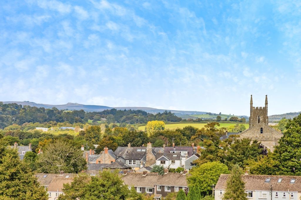 2 bed maisonette for saleParkers Close, Totnes, Devon TQ9 photo 3