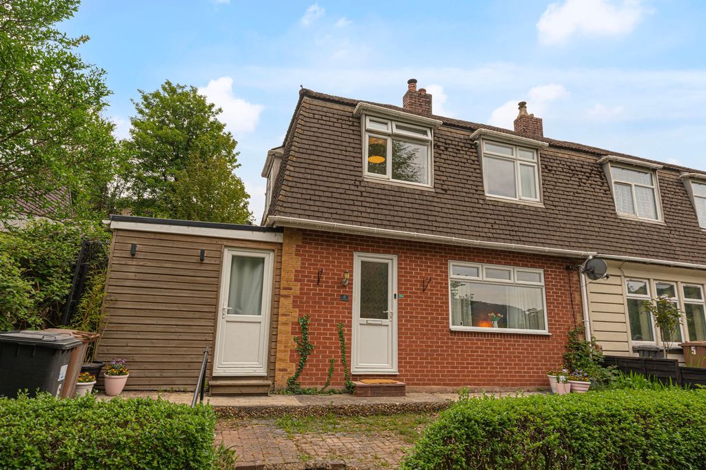 3 bed semi-detached house for saleHigh Meadow, Abercarn NP11