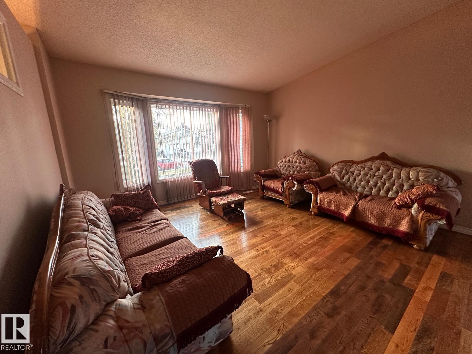 Additional image 4 of 2807 35 Street NW, Edmonton, AB, T6L5K2