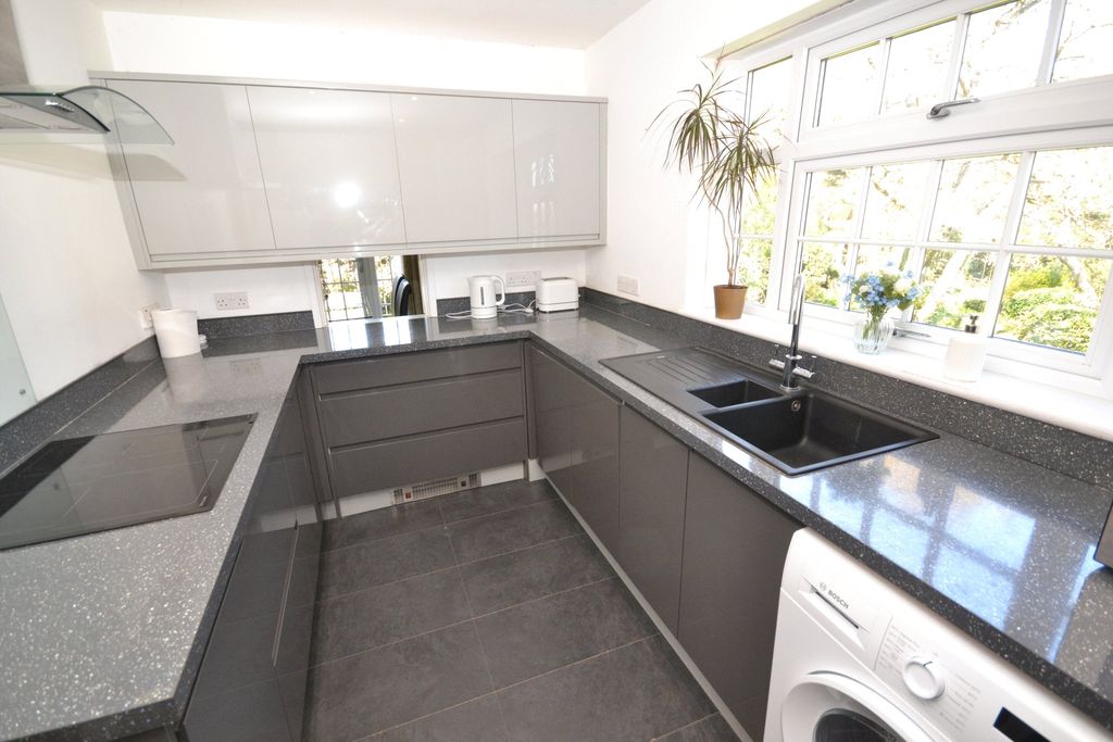 2 bed flat for saleLinks Road, Budleigh Salterton, Devon EX9 photo 5