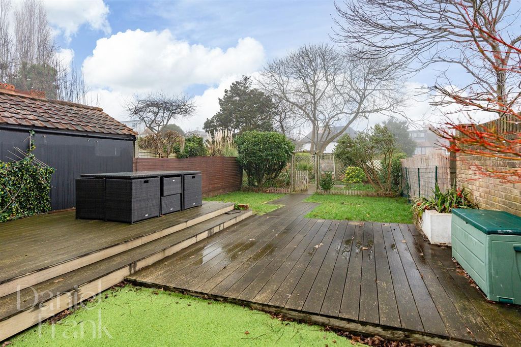 Additional image 30 of 4 bed semi-detached house for saleQueens Road, Buckhurst Hill IG9