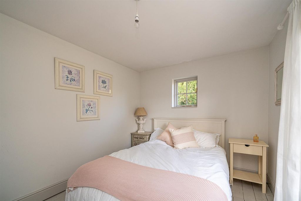 Additional image 11 of 2 bed detached house for saleChapel Street, Berkhamsted HP4