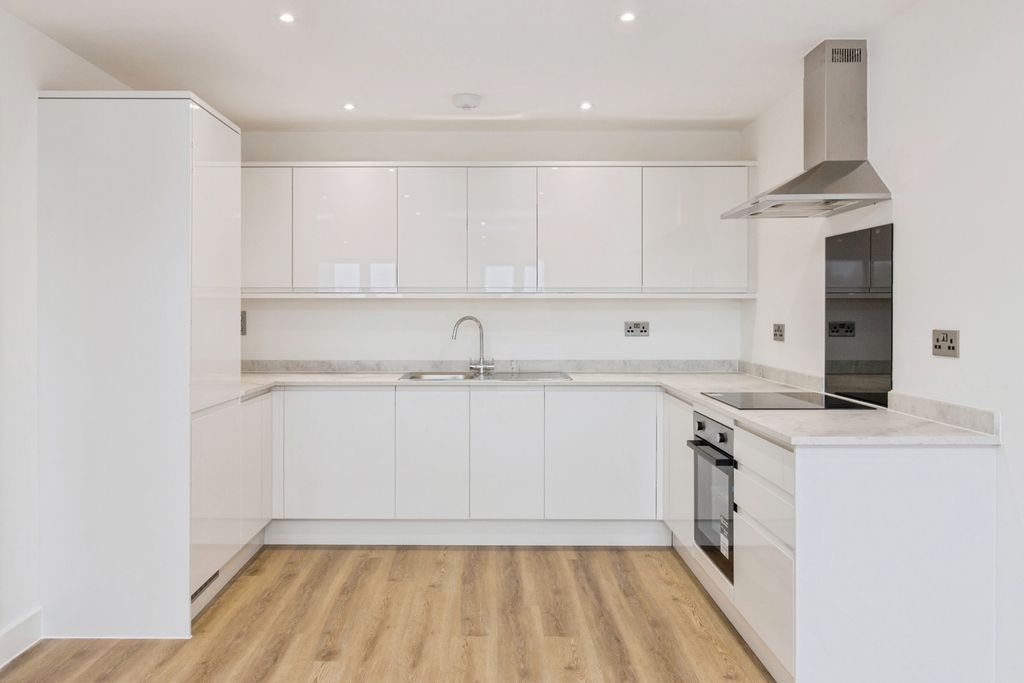 2 bed maisonette for saleParkers Close, Totnes, Devon TQ9 photo 3