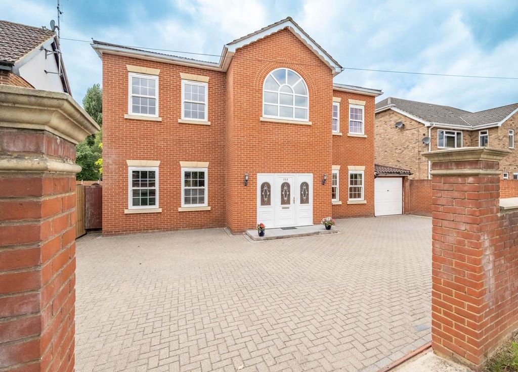Additional image 2 of 4 bed detached house for saleNoak Hill Road, Billericay CM12