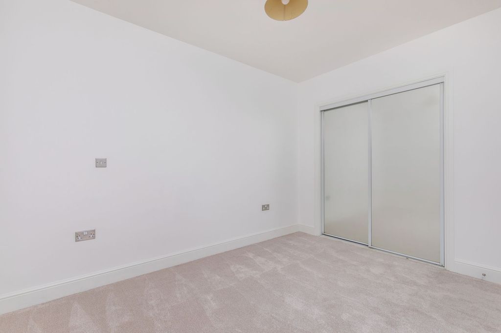 Additional image 5 of 2 bed flat for saleBurgage Mews, Alresford SO24