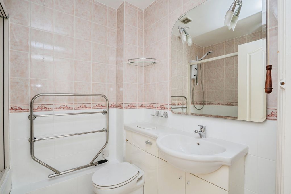 Additional image 9 of 2 bed flat for salePelham Terrace, Emsworth, Hampshire PO10