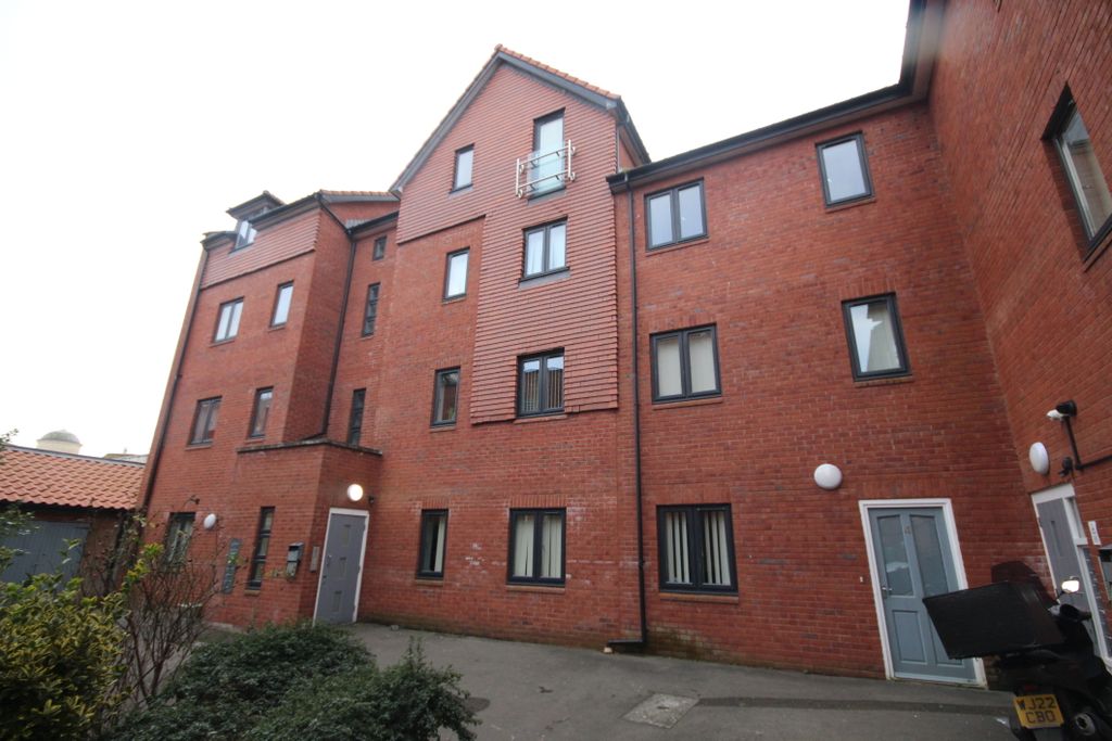 1 bed flat for saleThe Courtyard, Bridgwater TA6