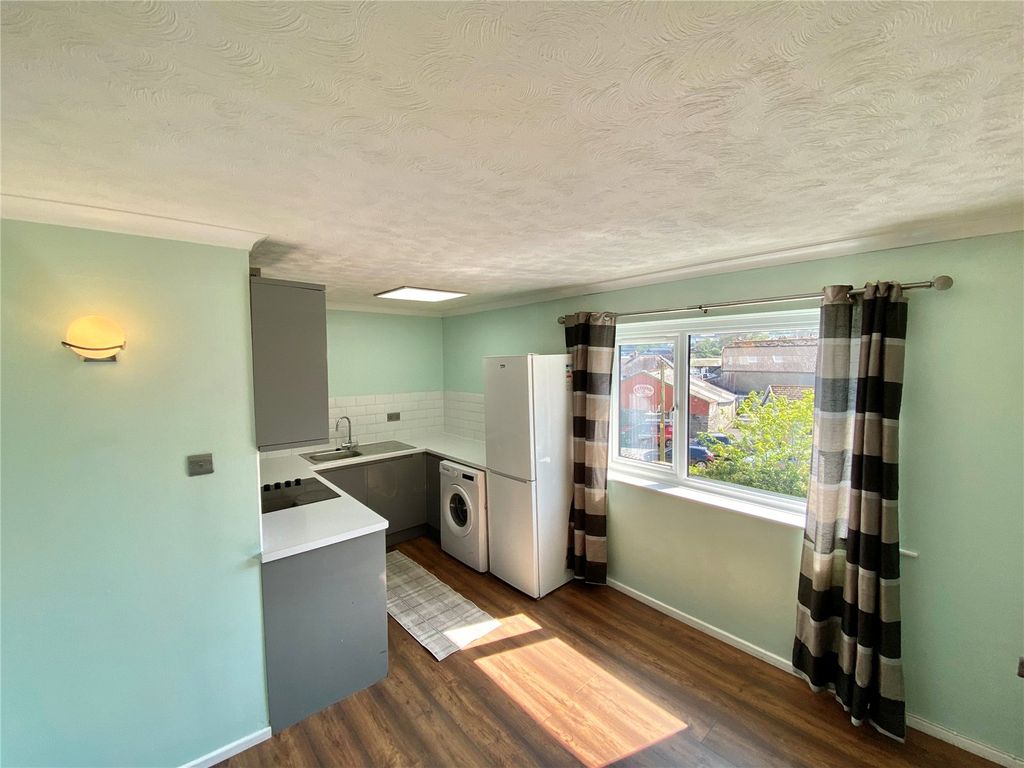 1 bed flat for salePriory Court, Cardigan, Ceredigion SA43